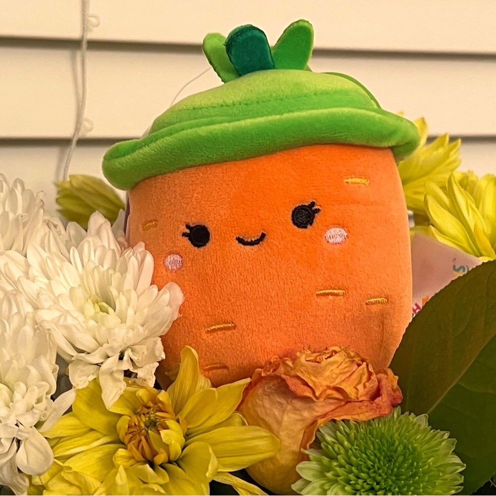Squishmallows 3.5” Clip Caroleena the Easter Carrot